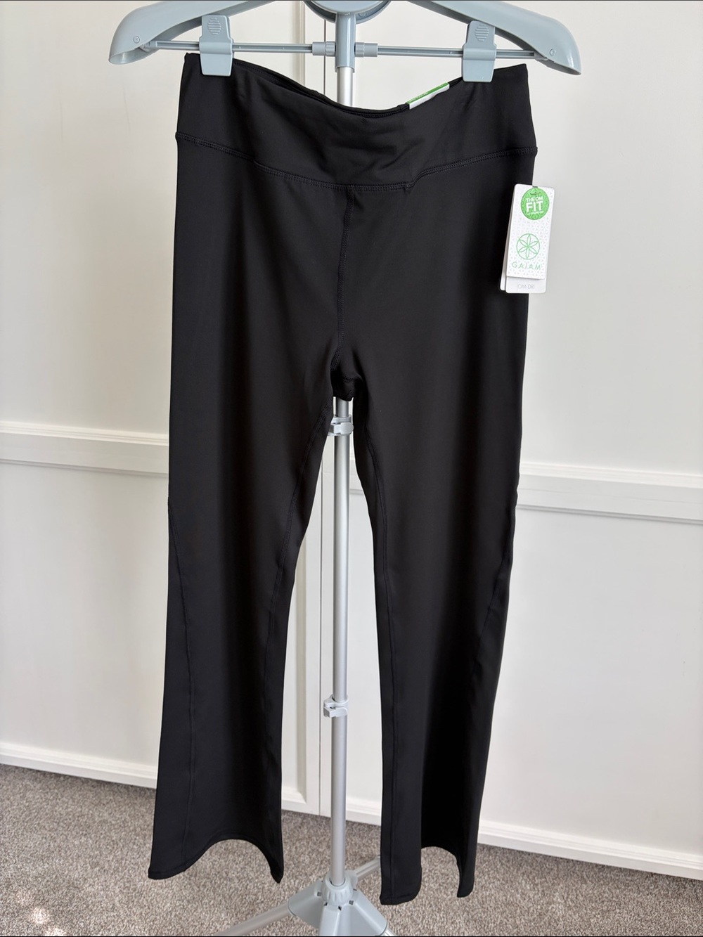 GAIAM Black women’s Flare Hem Active Leggings yoga pants NWT
